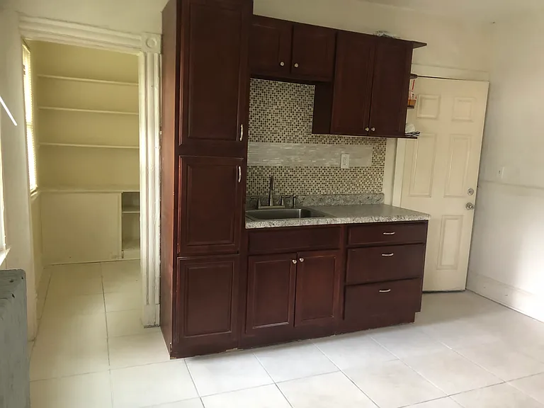 37-39 E Raymond St #1 — Photo 8