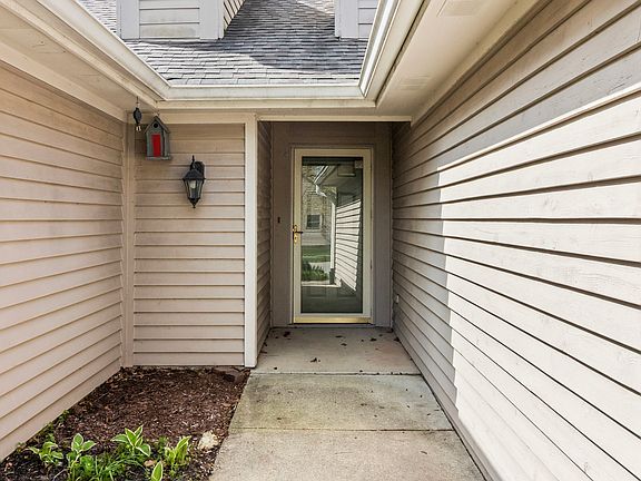 5th image of 10635 Chesapeake Dr N