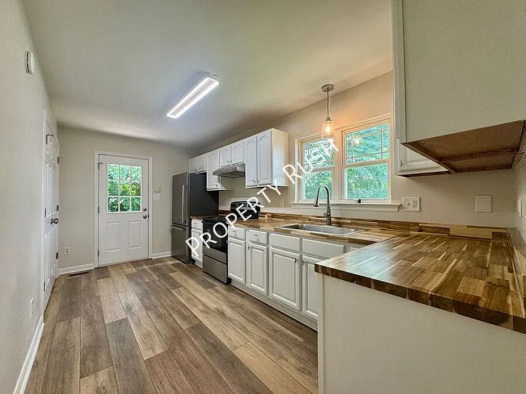 709 N Holly St — Photo 8