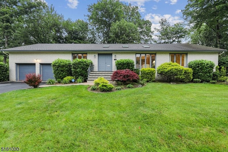 1st image of 16 Knollwood Dr