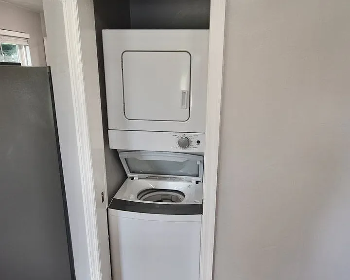 626 W Georgia St — Photo 11