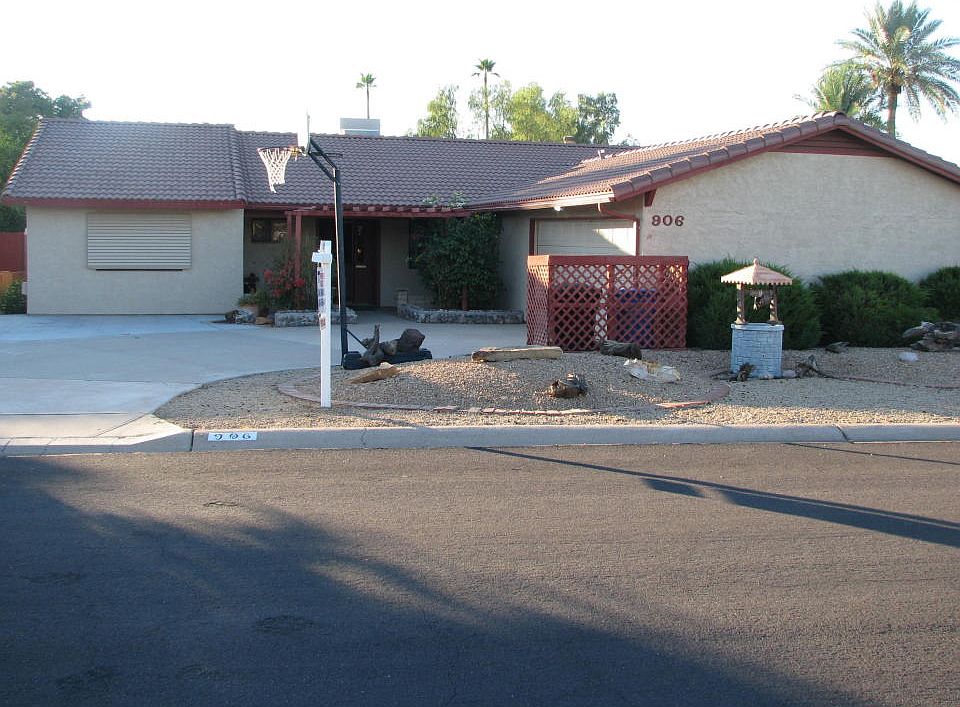 1st image of 906 S Roslyn Pl