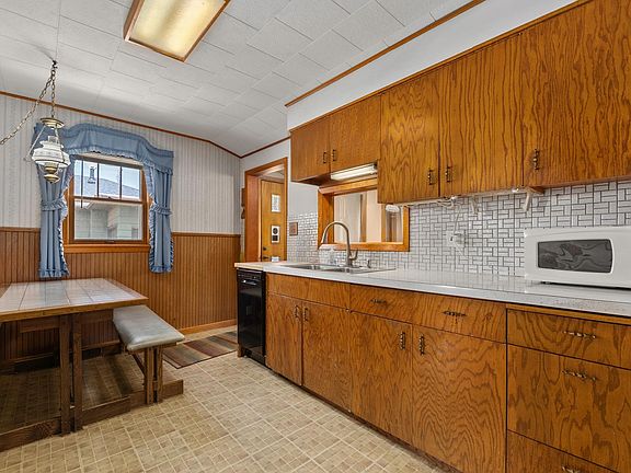 4th image of 615 Dorr Ave