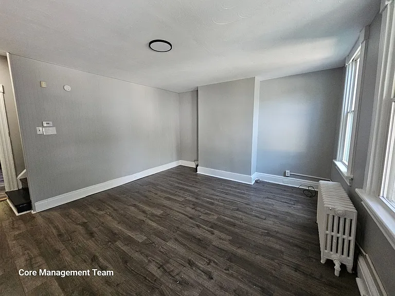 14 Courtright St — Photo 5