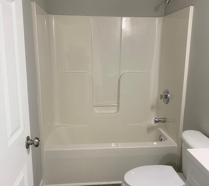 2nd image of 1002 Pocahontas Ave NE