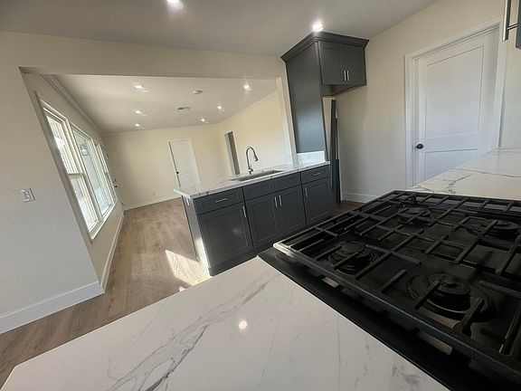 3rd image of 8921 Acacia Ave