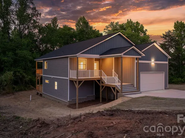 41 Tennyson Dr, Taylorsville, NC 28681