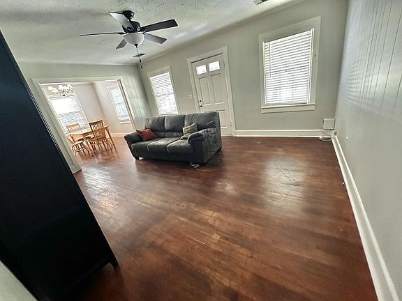 4th image of 802 College St