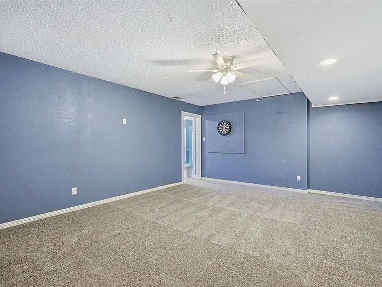 410 Roundabout Dr — Photo 26