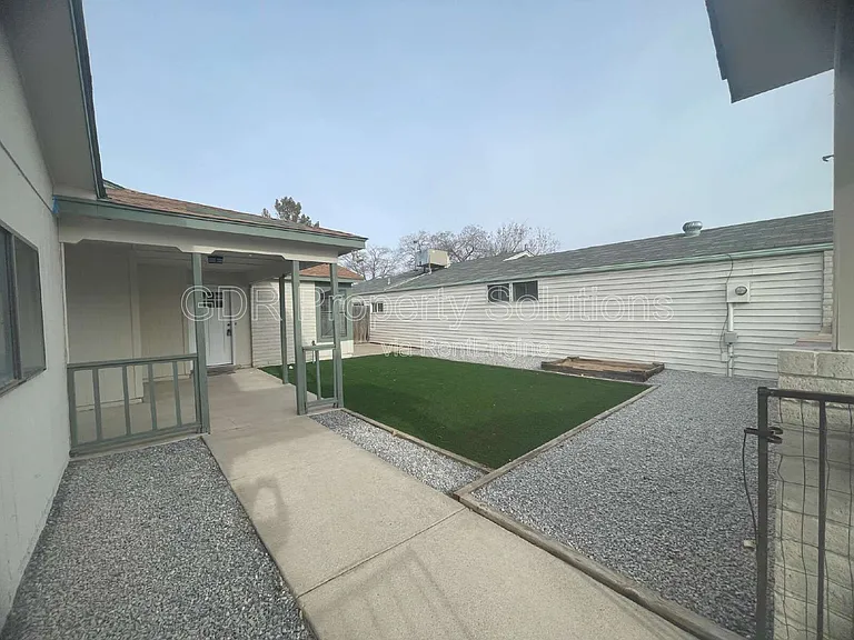 4733 Platinum Dr NE — Photo 3