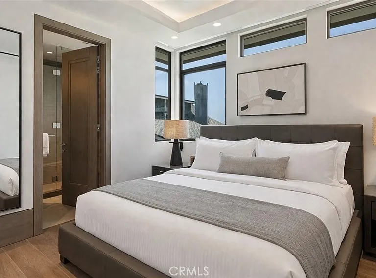 716 The Strand — Photo 43