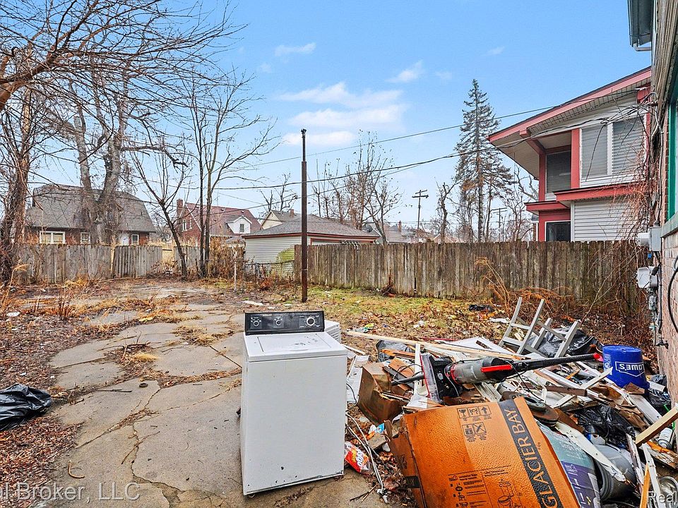 2nd image of 15110 Lesure St