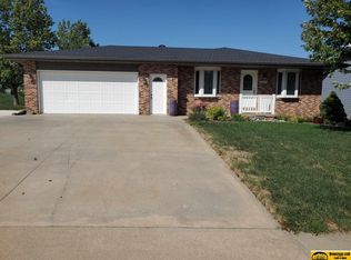 1512 Country Club Ln, Beatrice, NE 68310