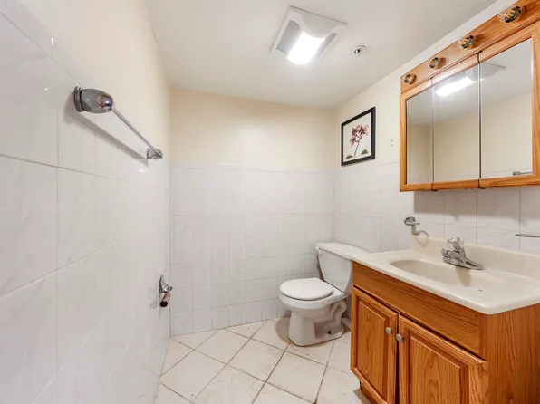 910 Summit Avenue image 12 of 15