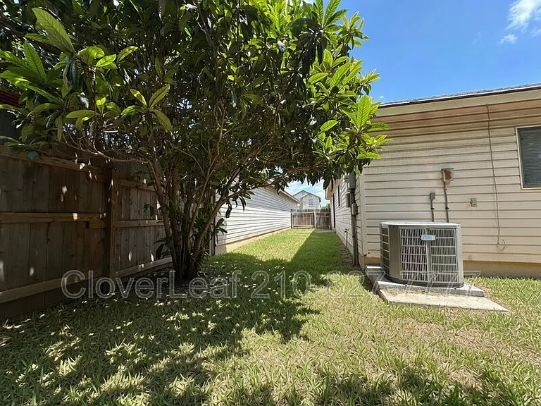 9714 Frost Plain Dr — Photo 25