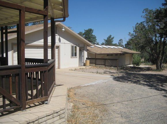 2nd image of 910 W Garland Dr