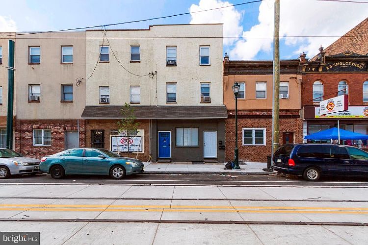 1st image of 3132 Richmond St