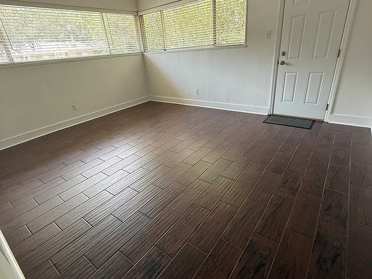 901 NW 20th Ter — Photo 11