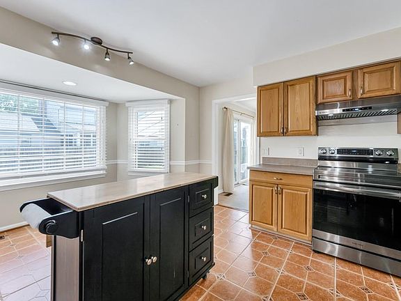 3rd image of 5308 Sidney Ct