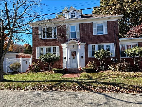 2nd image of 1376 Smith St