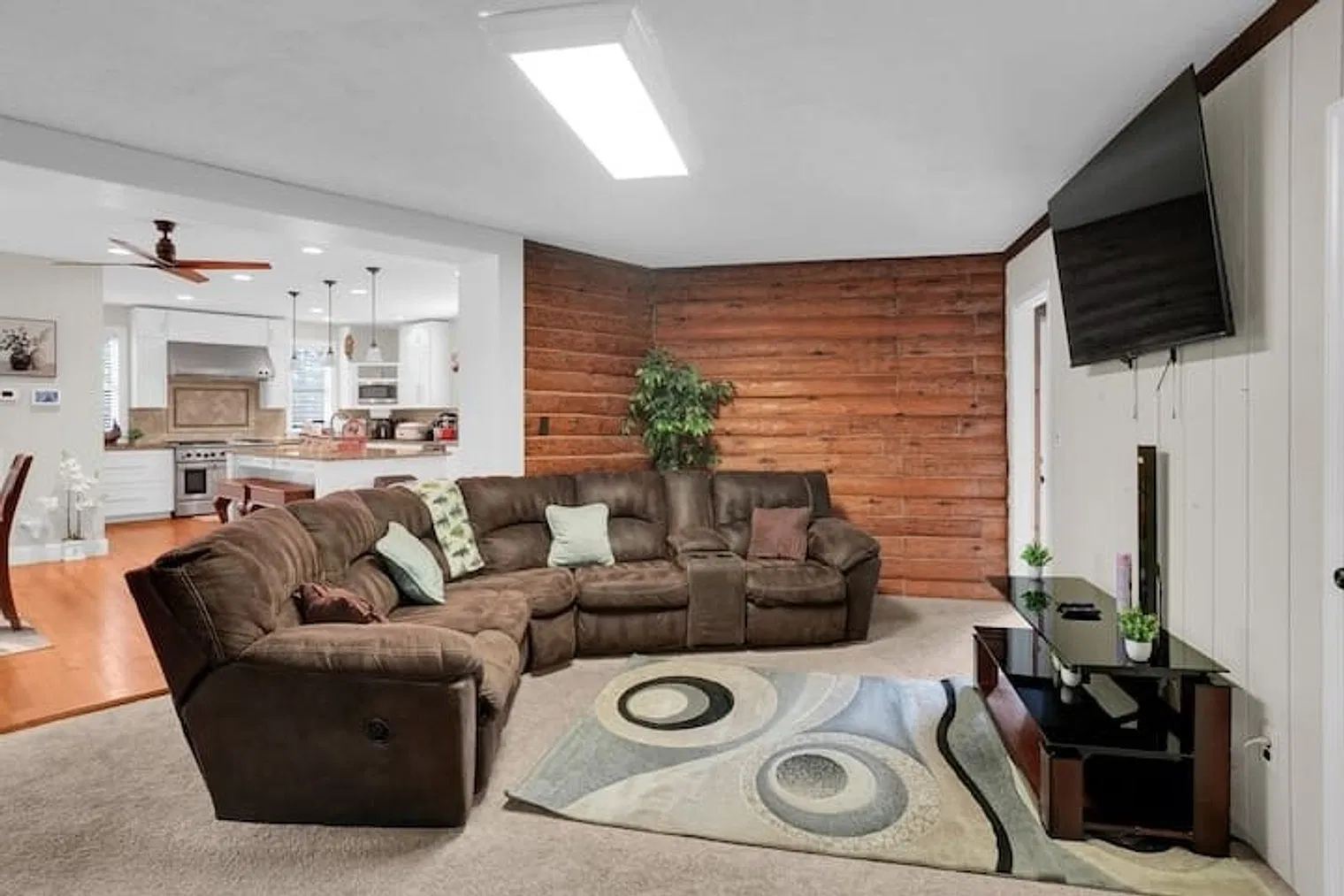 6 bed, 4.0 bath, $13,636 — Photo 2