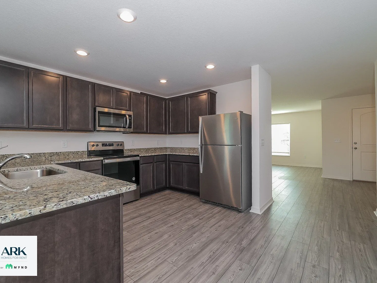 4 bed, 2.0 bath, 1851 sqft, $1,915 — Photo 4