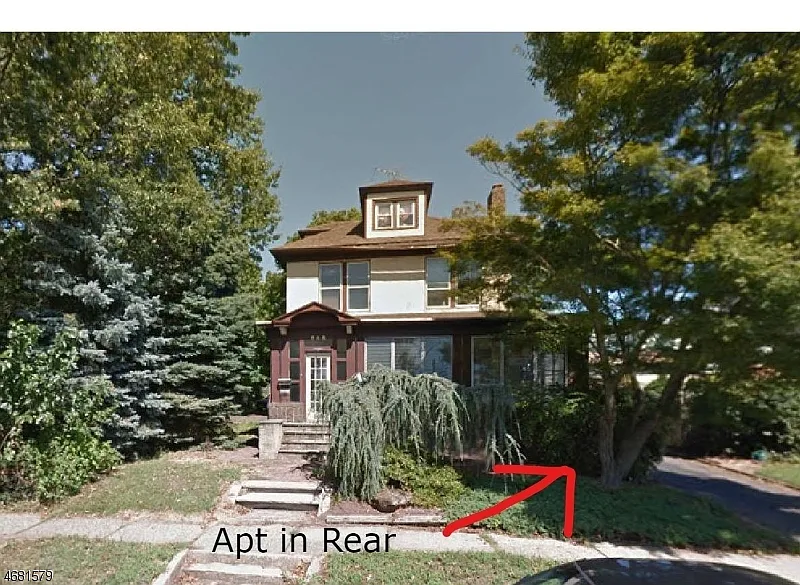 868 Amboy Ave photo 1