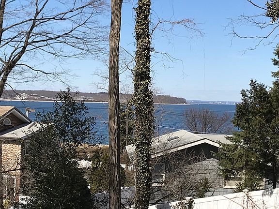 4th image of 41 Bay Dr W