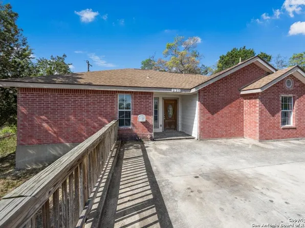 221 N Scenic Loop, Canyon Lake, TX 78133