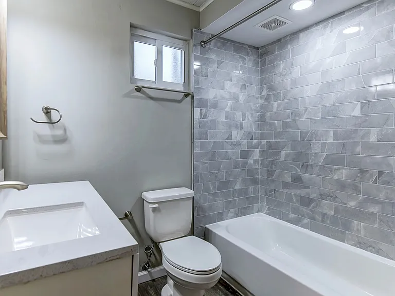 2207-2217 Aurora Dr #2215 — Photo 13