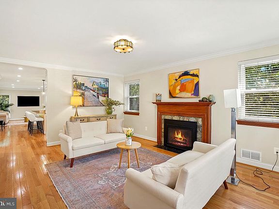 3rd image of 3209 Cummings Ln