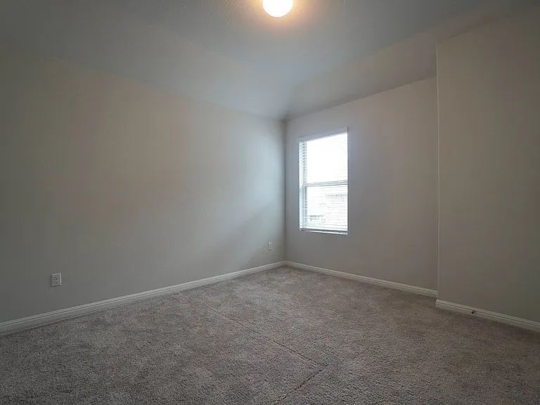 2513 Danbury Ln — Photo 25