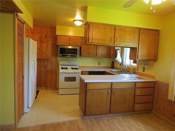 3rd image of 1510 Elaine St