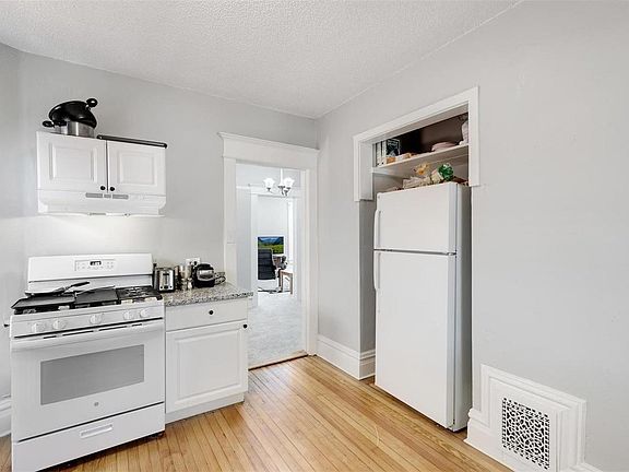 3rd image of 1201 N York St