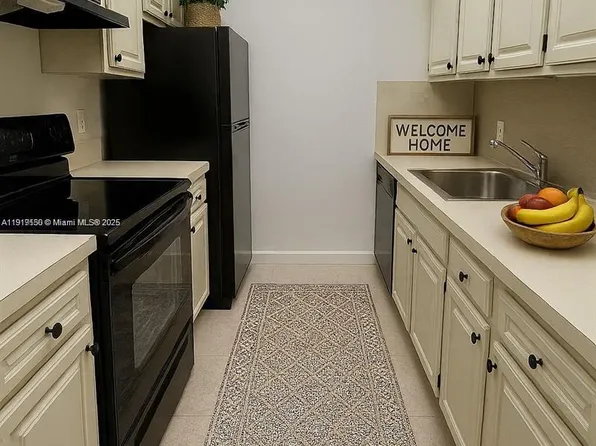 300 SW 134th Way APT 107E, Hollywood, FL 33027