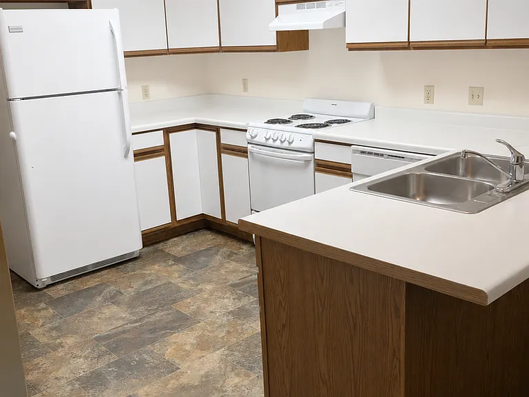 404 E Wilson St — Photo 1