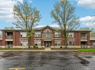 2135 Dickinson Rd #204, Chesterton, IN 46304