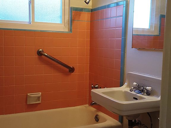 5th image of 825 Roble Ave APT 1
