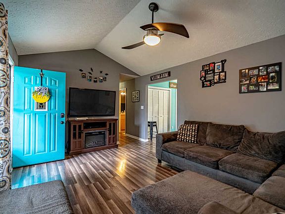 5th image of 301 Lakes Edge Dr