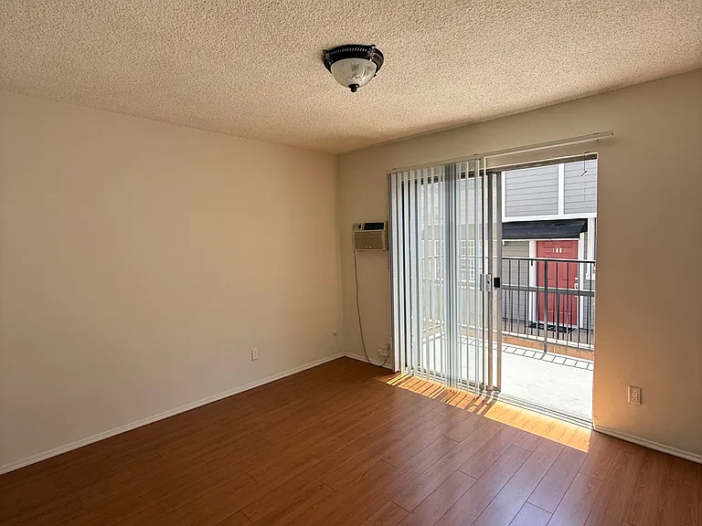 615 E Magnolia Blvd #D — Photo 7
