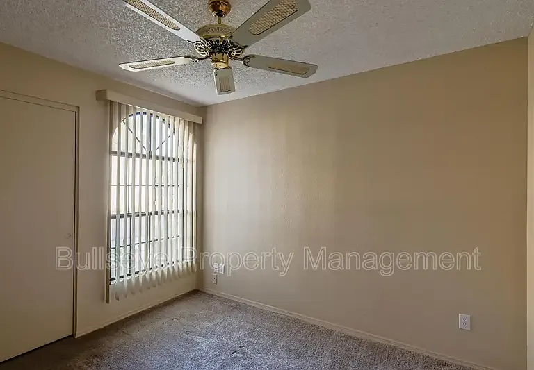 18624 N 93rd Ave — Photo 4