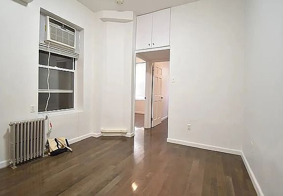 2nd image of 54 Elizabeth St #2B