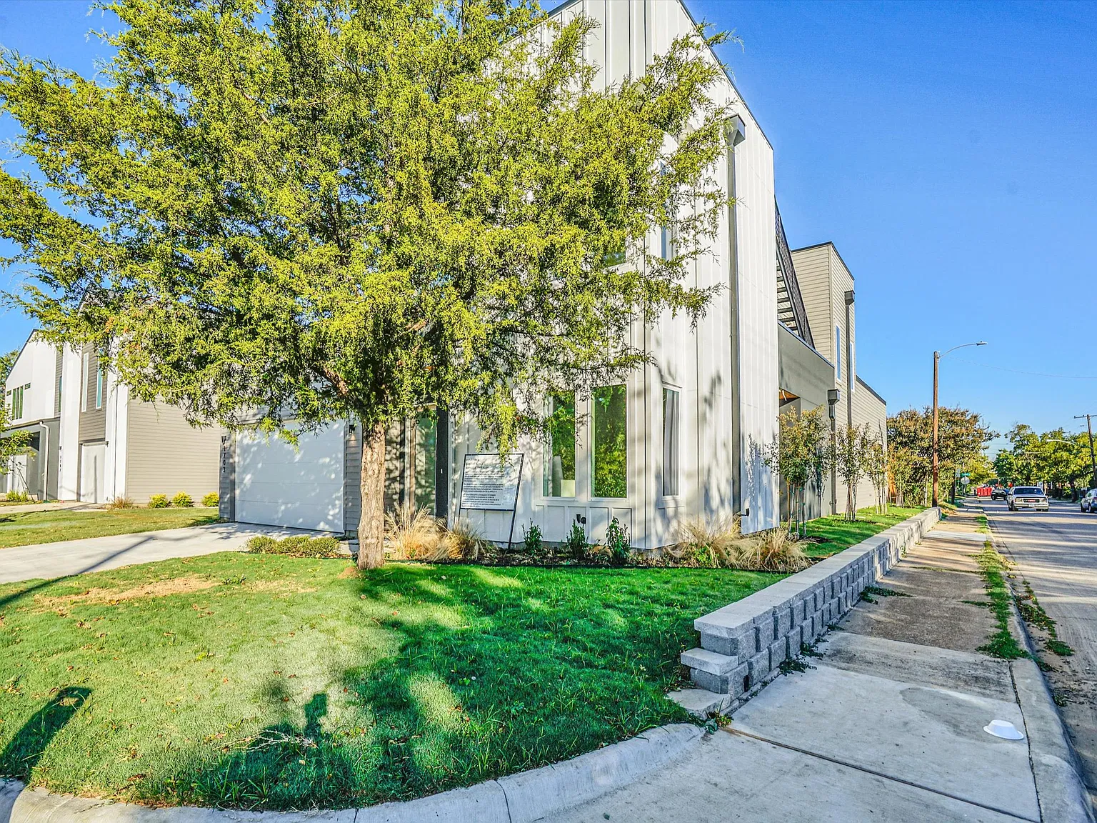 4 bed, 2687 sqft, $4,800 — Photo 2