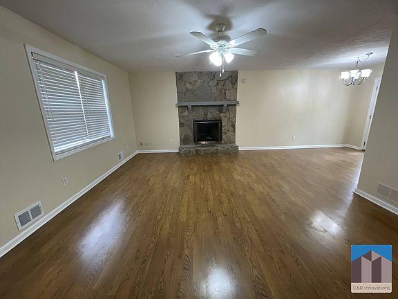 3rd image of 2595 Woodland Dr NW