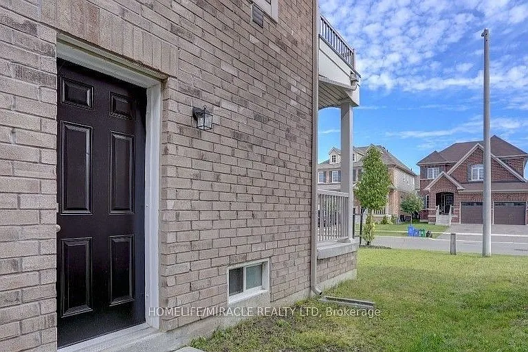 95 William Fair Dr #UPPER — Photo 24