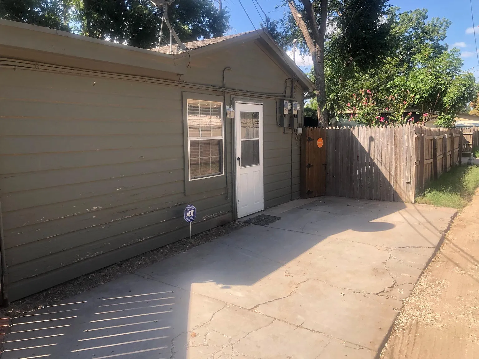 Studio, 325 sqft, $750 — Photo 1