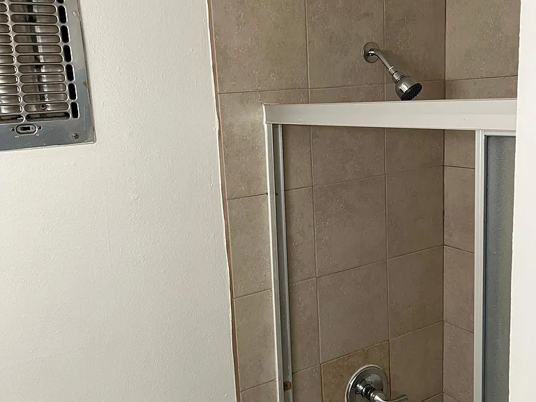1552 N Mariposa Ave #1 — Photo 8
