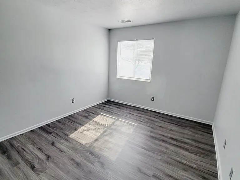 Sugarbush Apartments — Photo 154