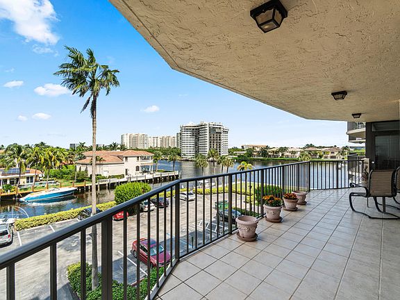 Home For Sale In Porta Bella