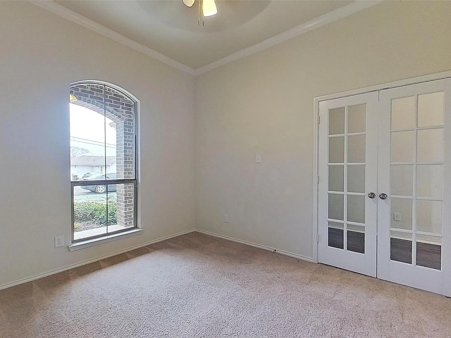 4 bed, 2052 sqft, $2,400 — Photo 2